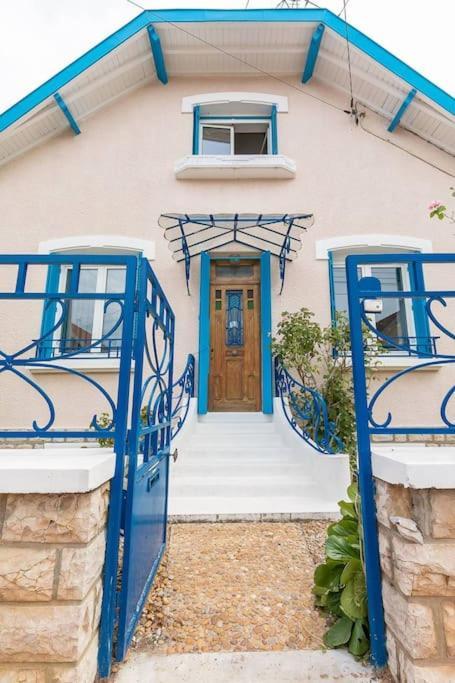 Le Montrachet Villa Dijon Bagian luar foto